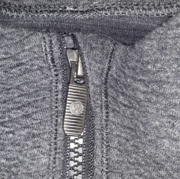 Lululemon Jacket 🖤🩶 - Picture 7 of 10